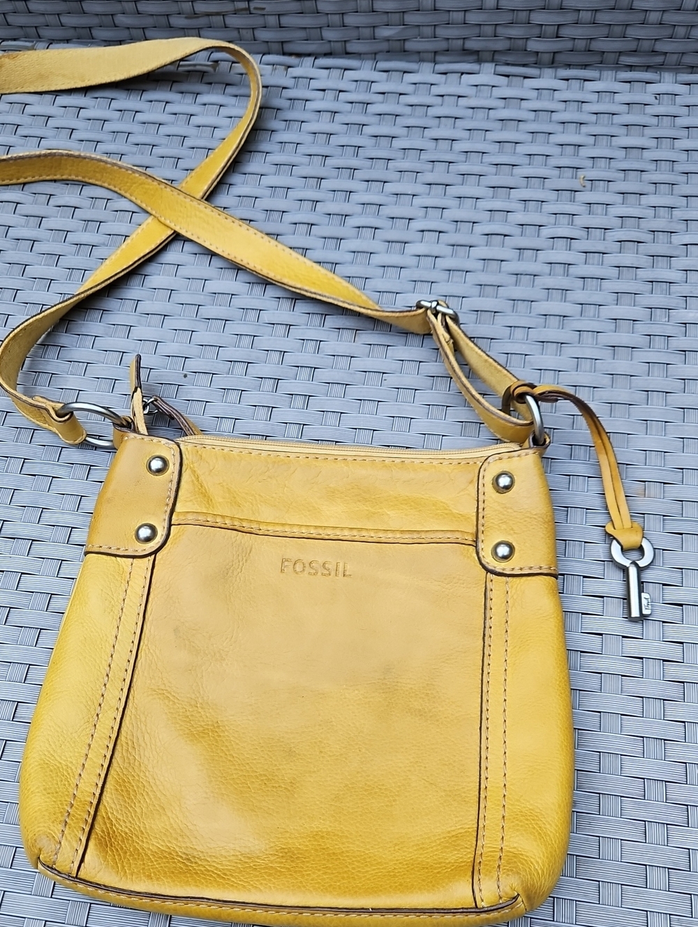 Vintage Fossil Mustard Yellow Leather Crossbody Bag Adjustable Length Key Charm